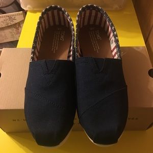 NWOT Stars and Stripes Toms